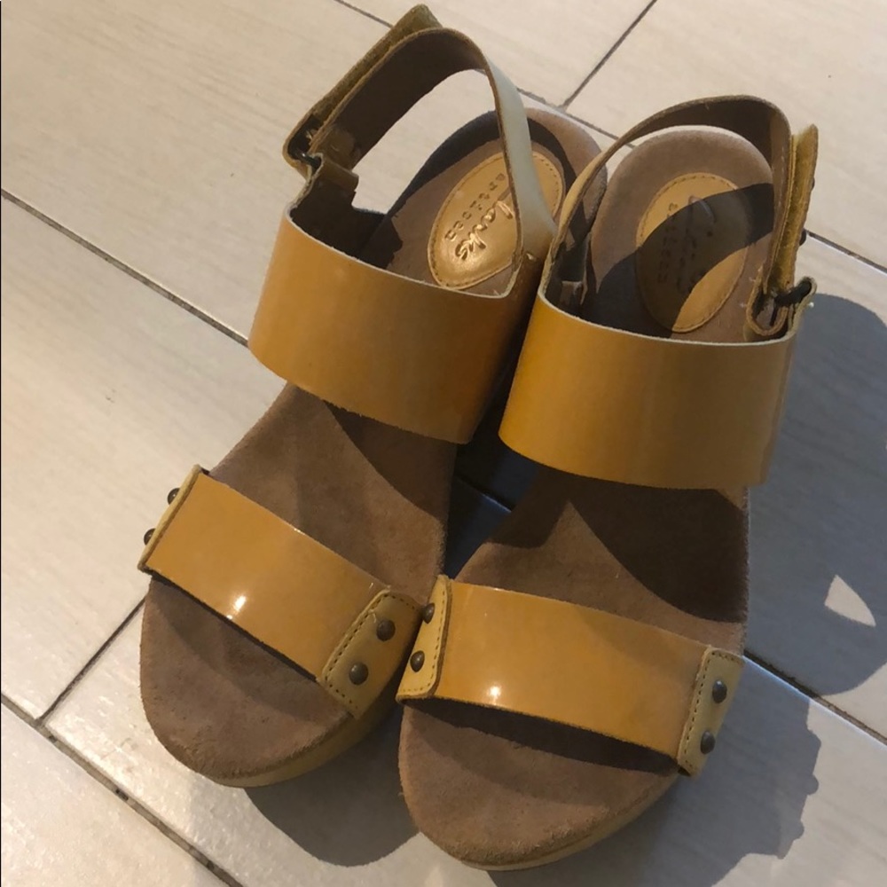 Clarks wedge sandal size 7